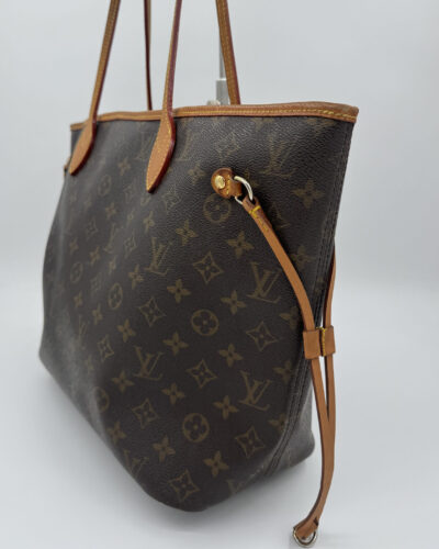 Louis Vuitton Neverfull MM zijaanzicht monogram canvas met naturel vachetta leer en mooie patina en lichte gebruikssporen