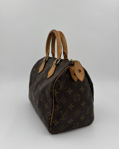 Louis Vuitton Speedy 25 zijaanzicht monogram canvas met afgeronde vorm en leren handvatten in zeer goede conditie