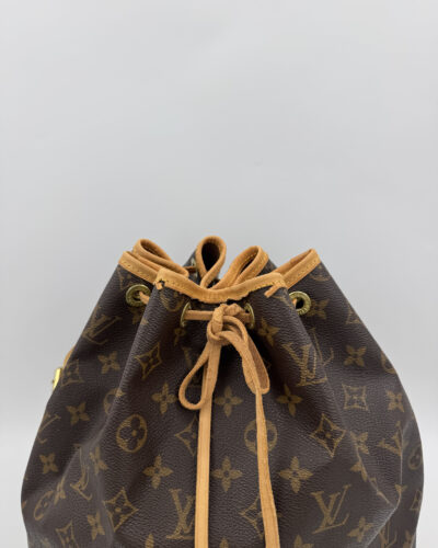 Bovenkant van de Louis Vuitton Noé met leren trekkoordsluiting