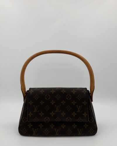 Voorkant van de Louis Vuitton Looping PM in bruin Monogram canvas